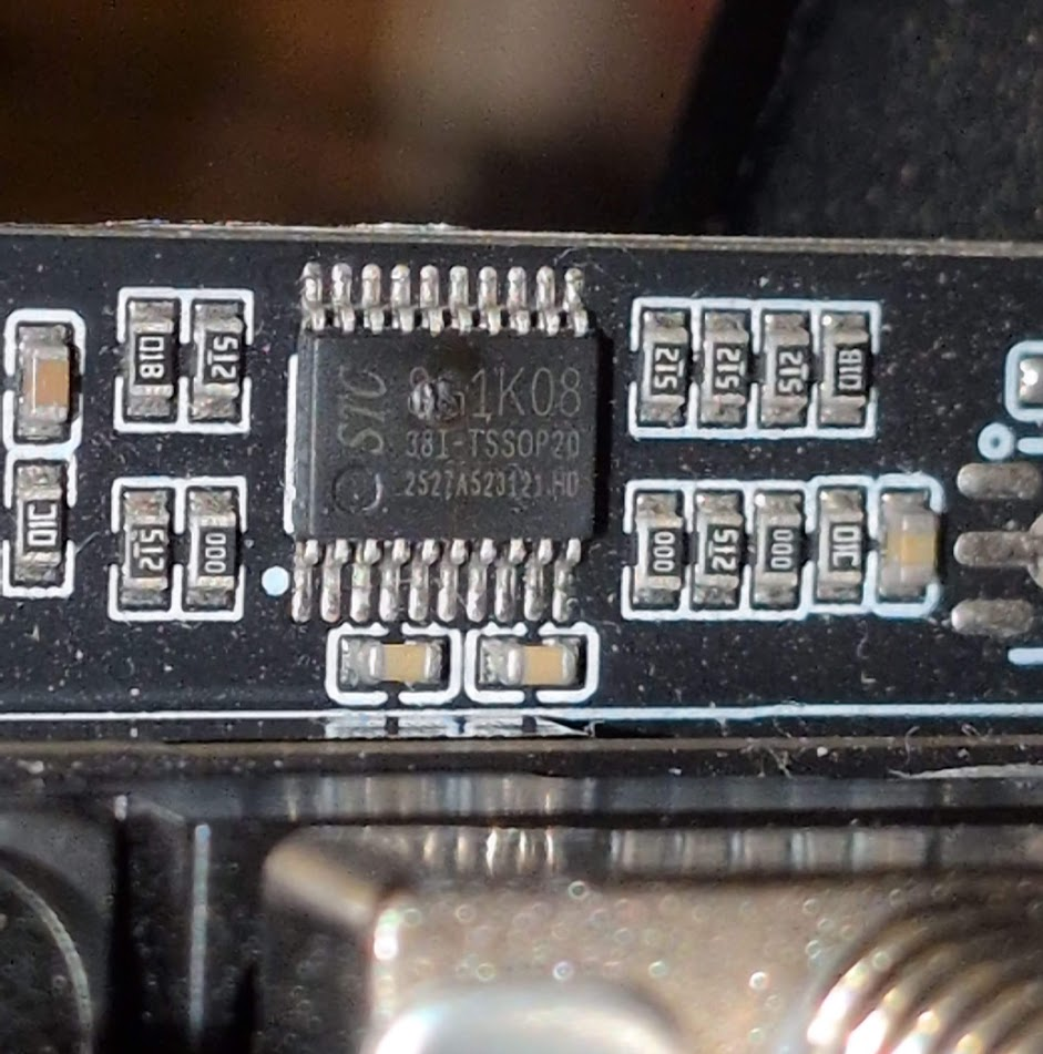 The burned fan-controller chip, an STC8G1K08 in TSSOP-20